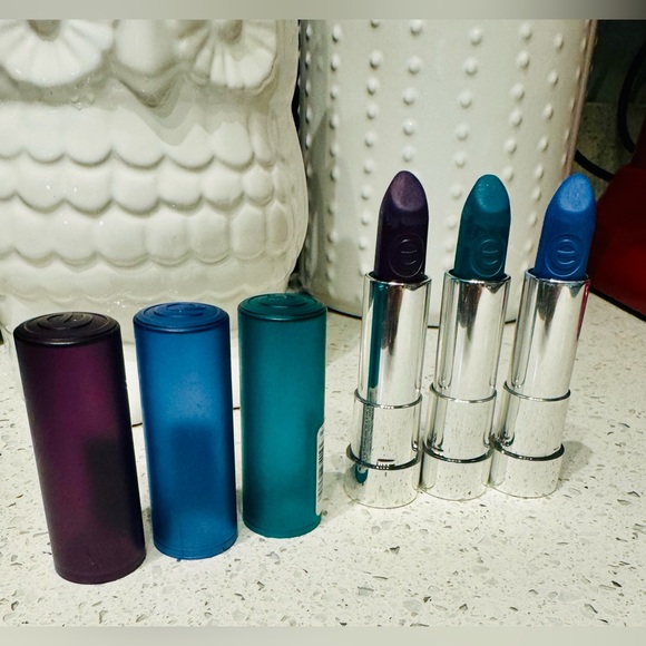Lot of 3 Essence Vibrant Shock Matt Lipsticks - Picture 10 of 12
